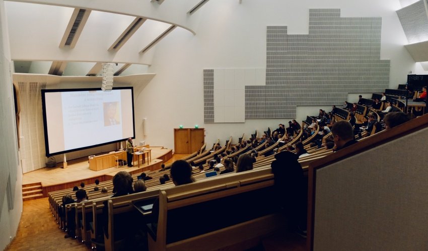 the-largest-universities-in-poland-are-returning-to-full-time-education-in-the-20212022-academic-year